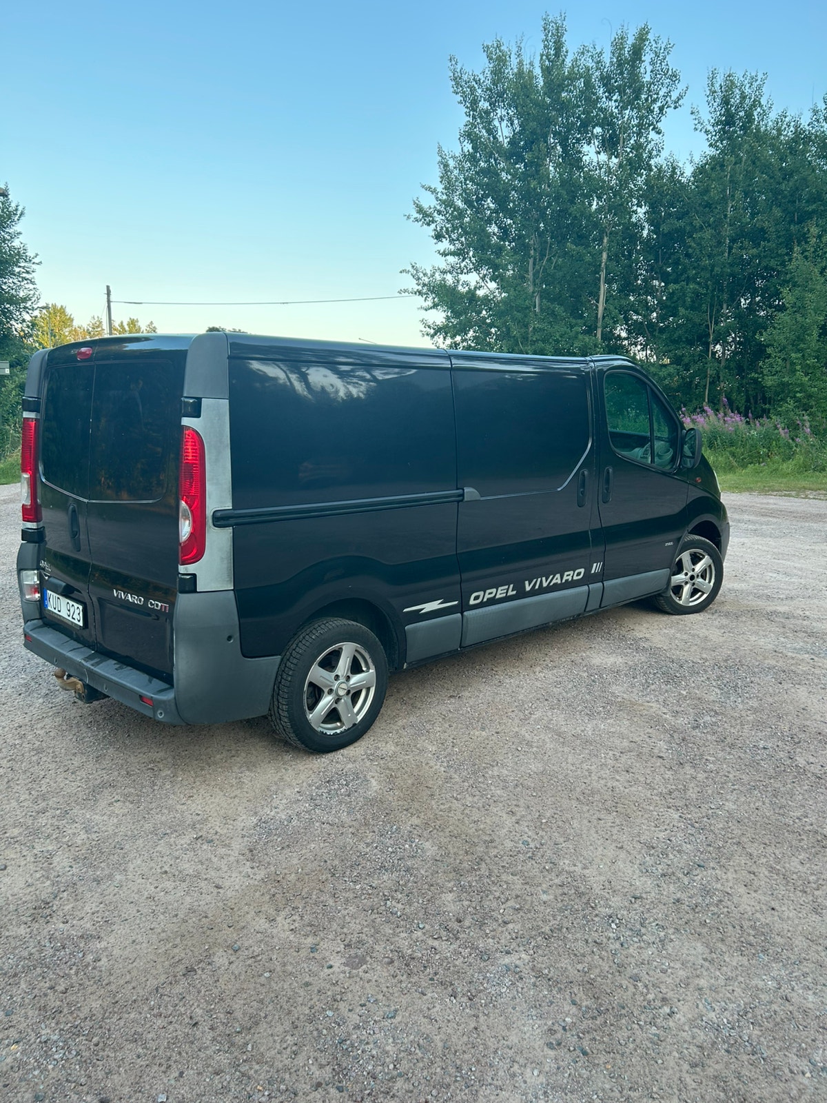 Opel Vivaro Panel Van 2.9t 2.0 CDTI Manual, 114hp, 2011