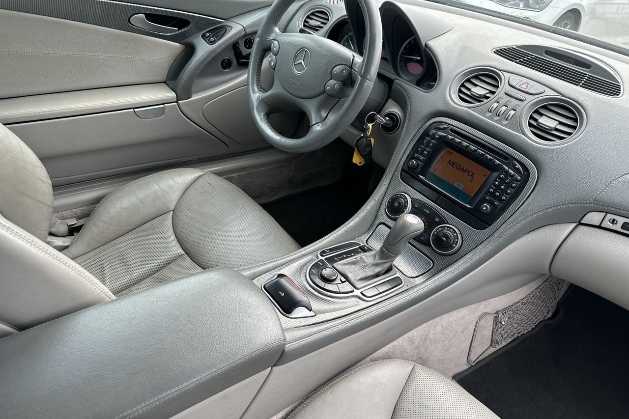 Mercedes-Benz Classe SL 500 V8 | 306 ch | BVA | Toit rigide escamotable | Cuir | Bi-xénon | Sièges chauffants | Aide au stationnement