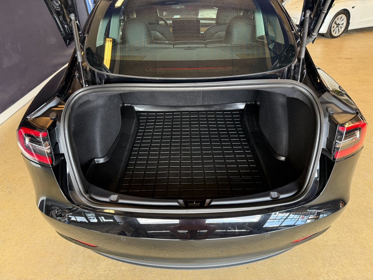 Tesla Model 3 Standard Range Plus, 325hk, 2020