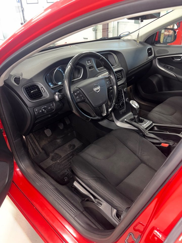 Volvo V40 D2 Manual, 115hp, 2013