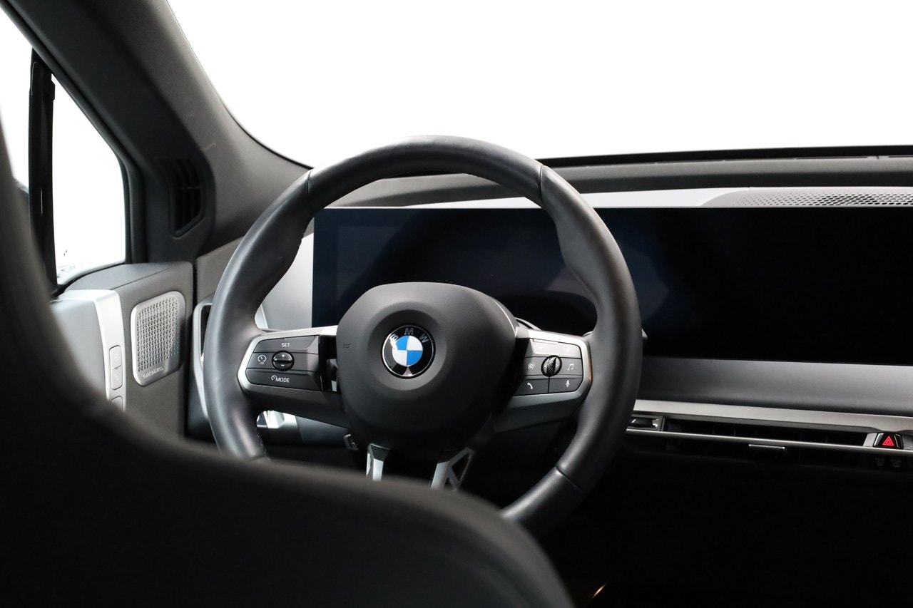 BMW iX xDrive60, 544hp, 2025