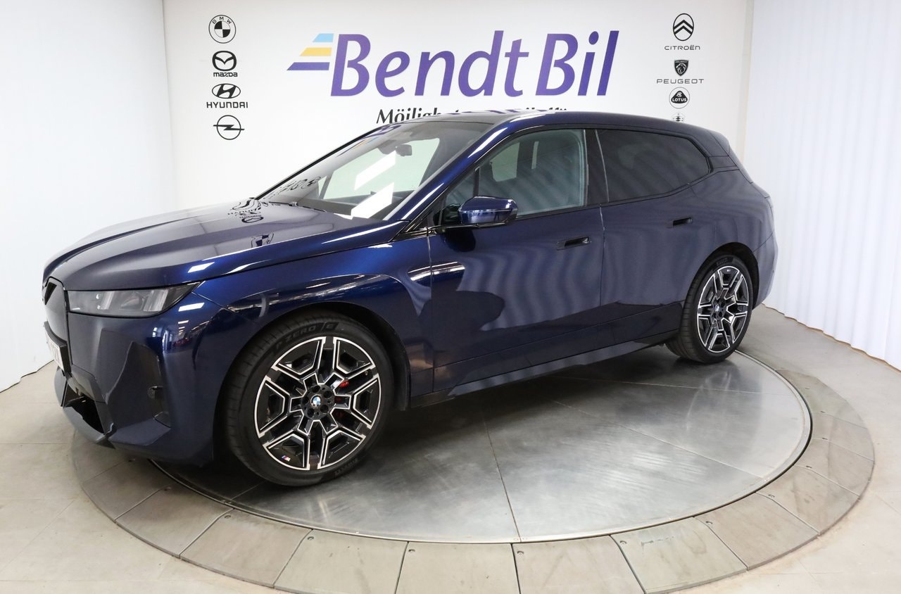 BMW iX xDrive60, 544hp, 2025