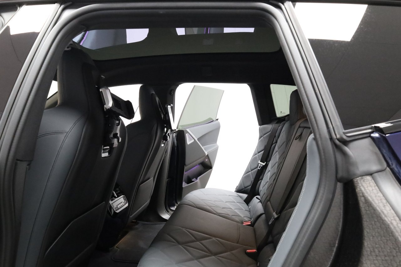 BMW iX xDrive60, 544hp, 2025