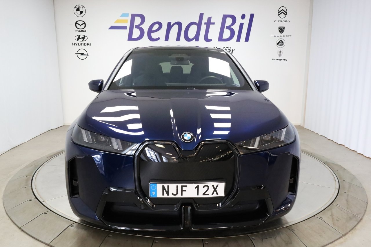 BMW iX xDrive60, 544hp, 2025