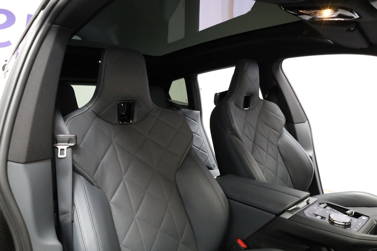 BMW iX xDrive60, 544hp, 2025