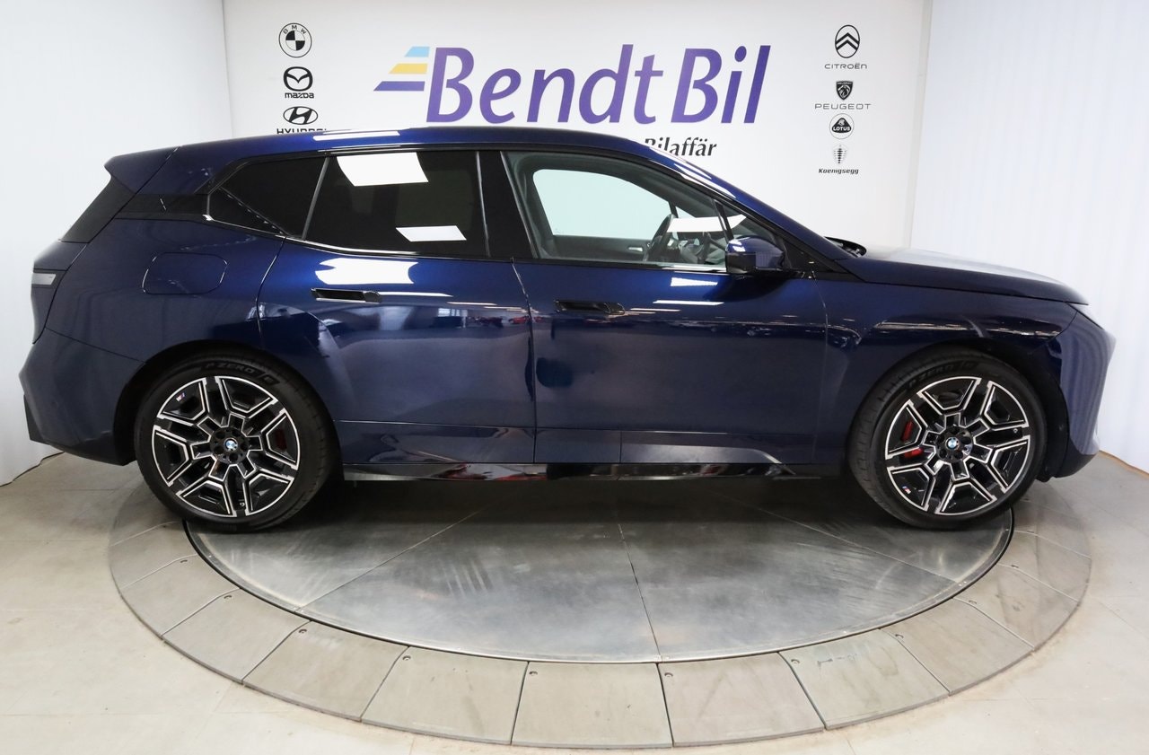BMW iX xDrive60, 544hp, 2025