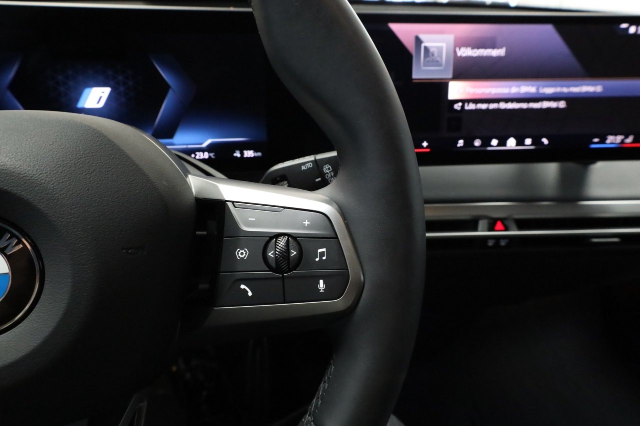 BMW iX xDrive60, 544hp, 2025