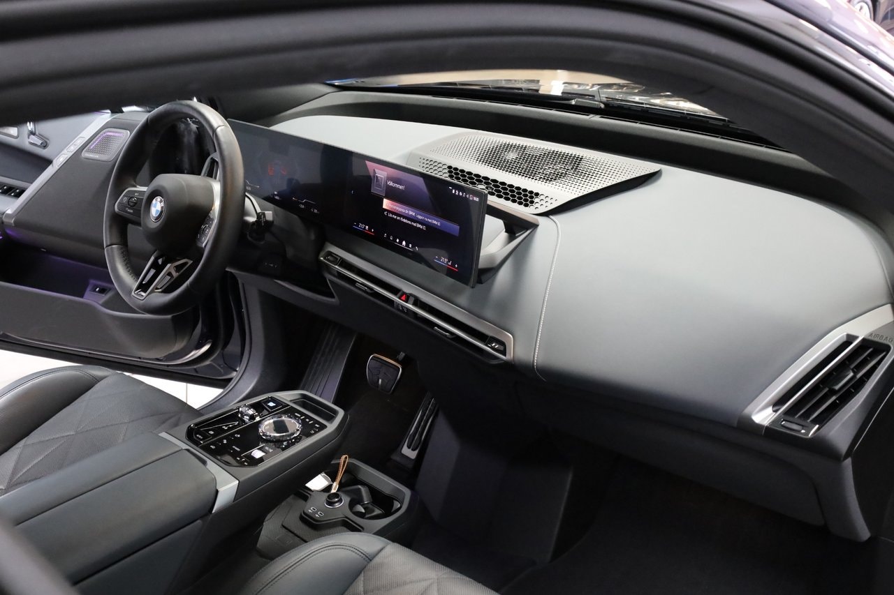 BMW iX xDrive60, 544hp, 2025