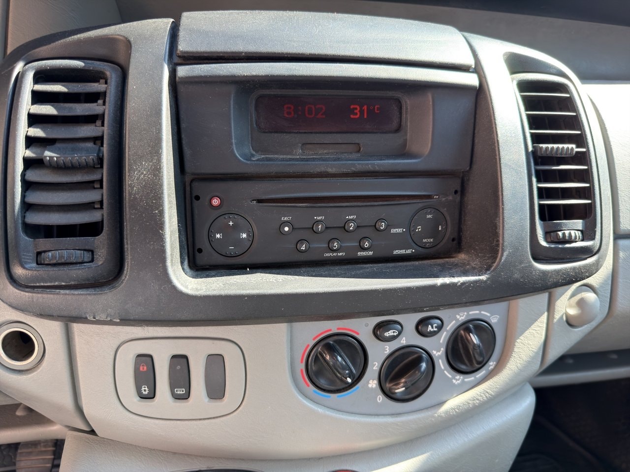 Renault Trafic Van 2.9t 2.0 dCi Manual, 114hp, 2010