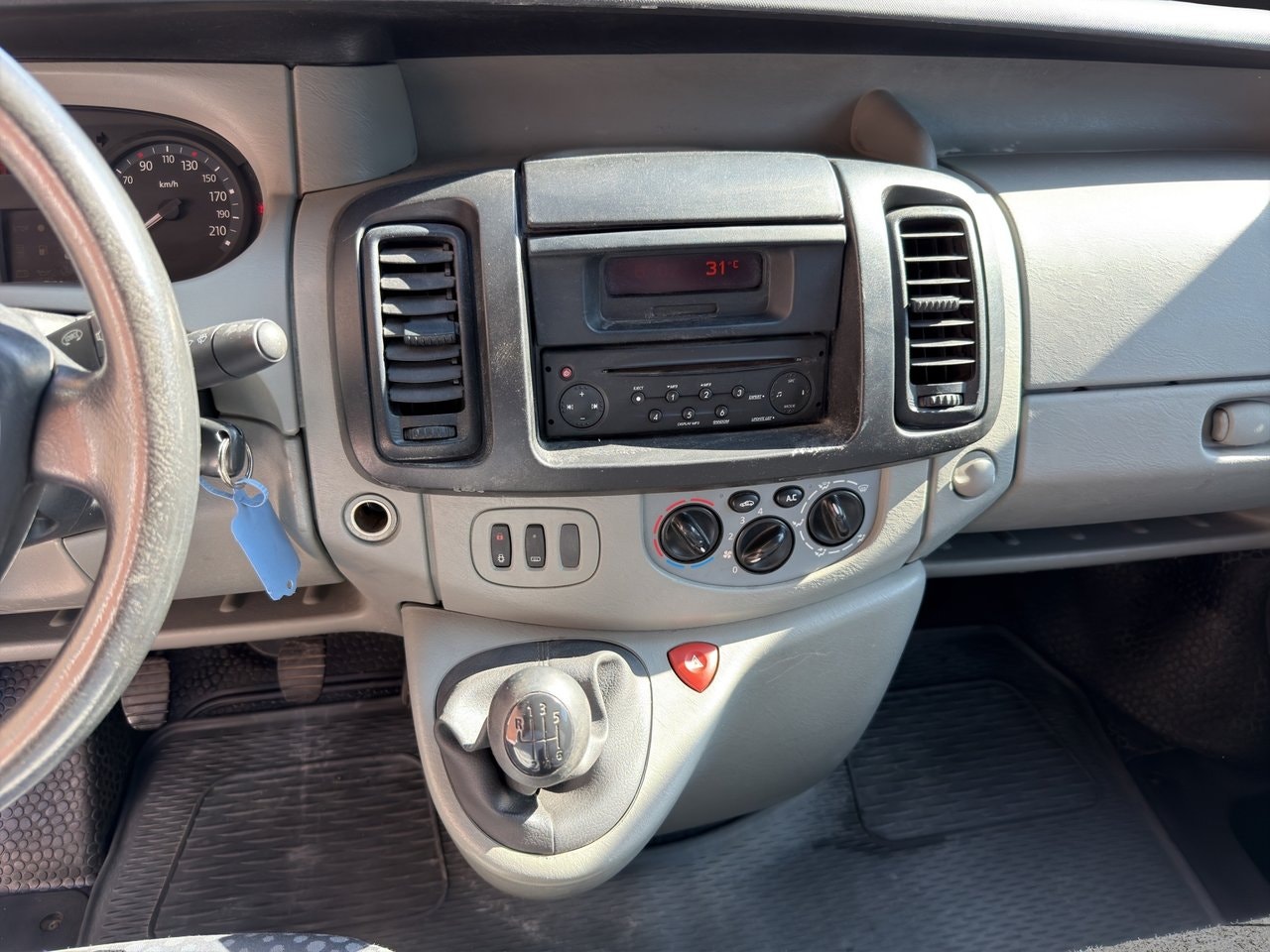 Renault Trafic Van 2.9t 2.0 dCi Manual, 114hp, 2010
