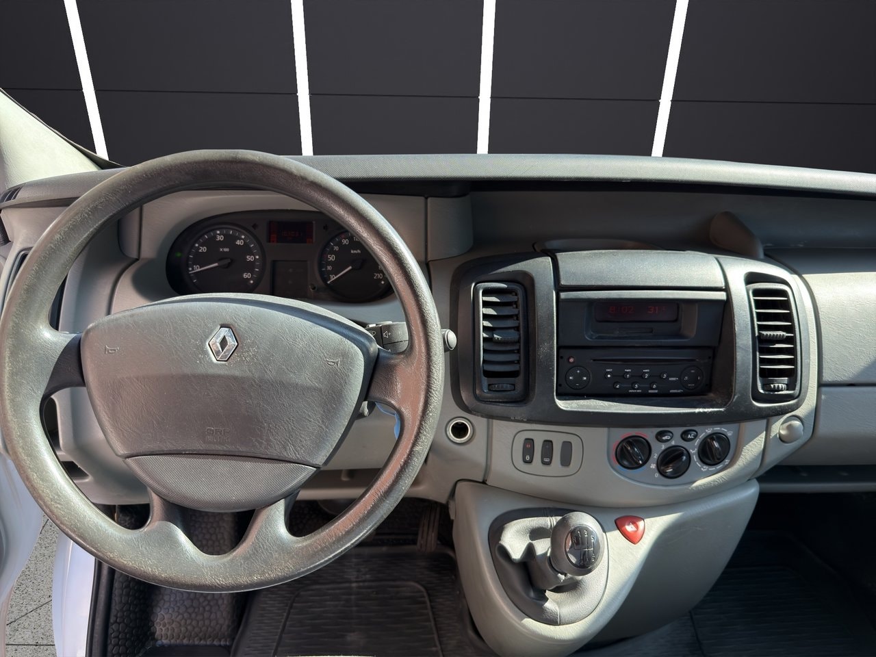 Renault Trafic Van 2.9t 2.0 dCi Manual, 114hp, 2010