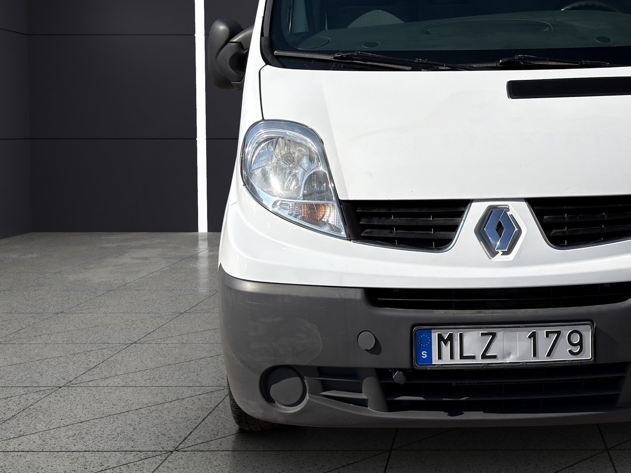 Renault Trafic Van 2.9t 2.0 dCi Manual, 114hp, 2010