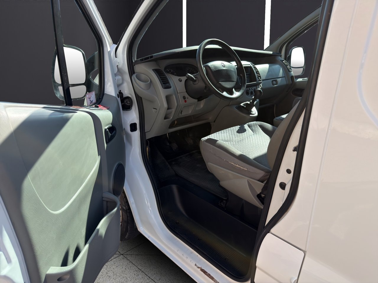 Renault Trafic Van 2.9t 2.0 dCi Manual, 114hp, 2010