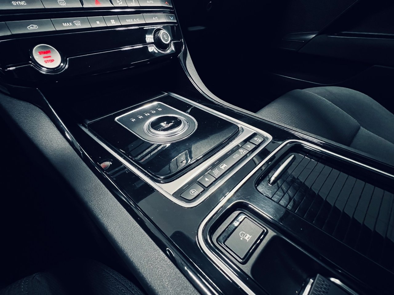 Jaguar XE 20d Automatic, 8-trins, 180ps, 2018