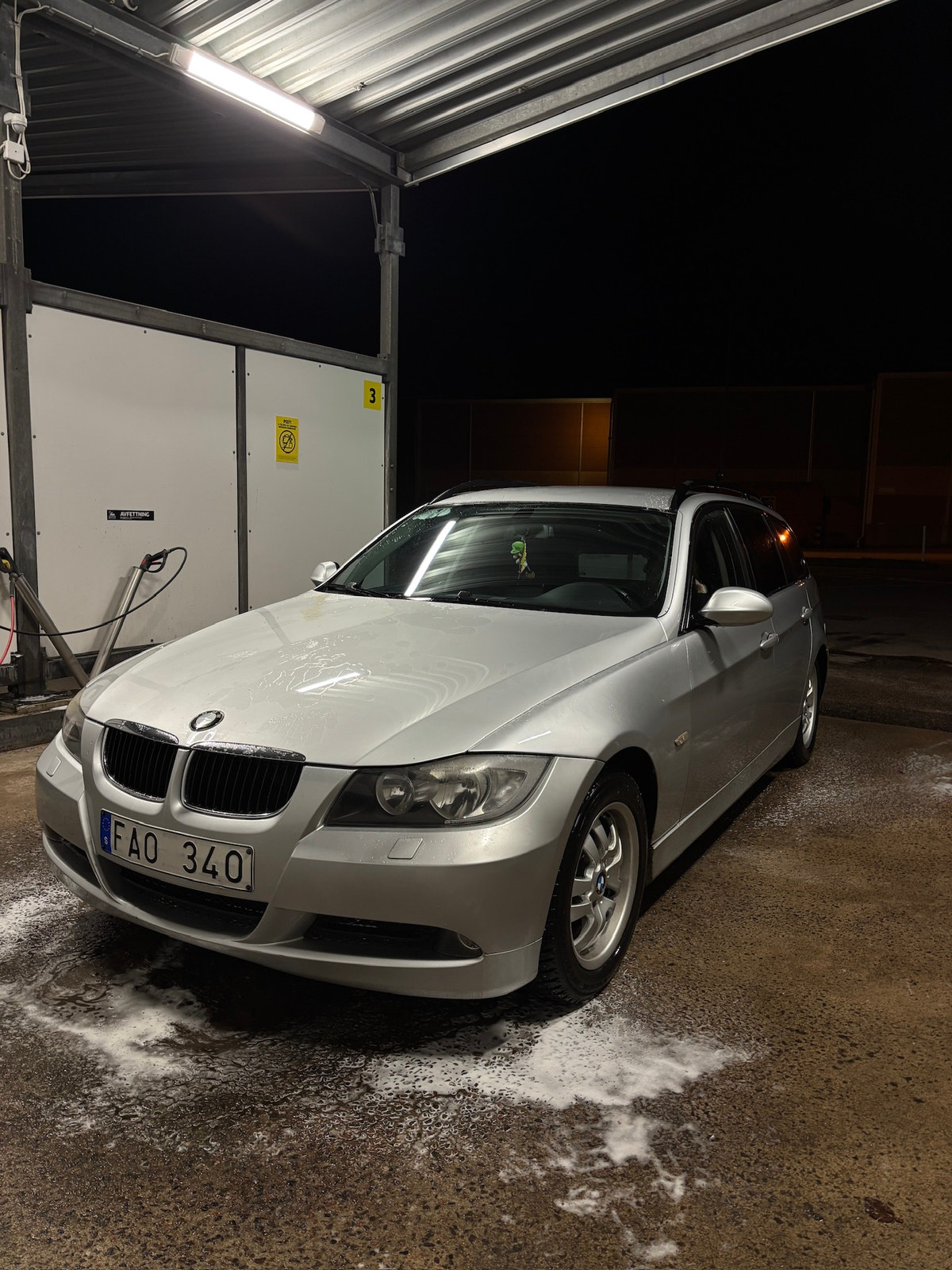 BMW 318i Touring Manual, 6-trins, 129ps, 2007