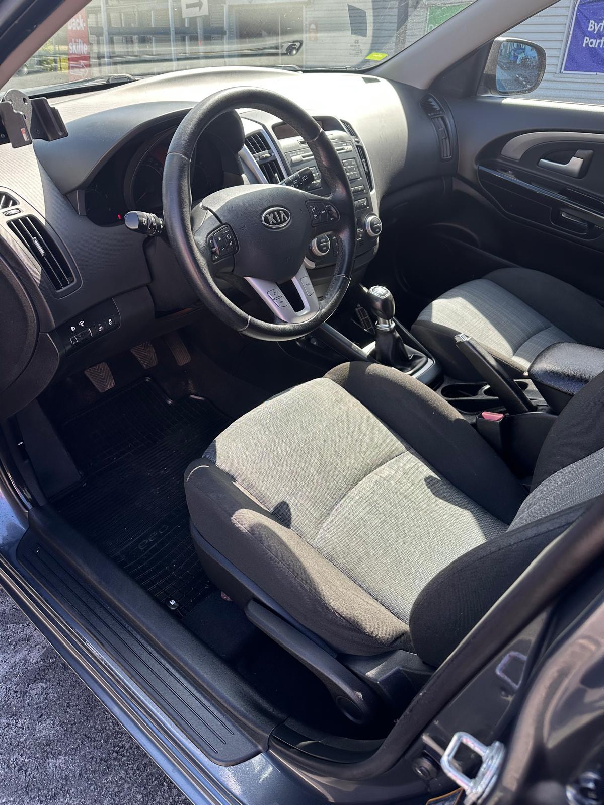 Kia cee'd_sw 1.6 CRDi Manual, 128hp, 2011