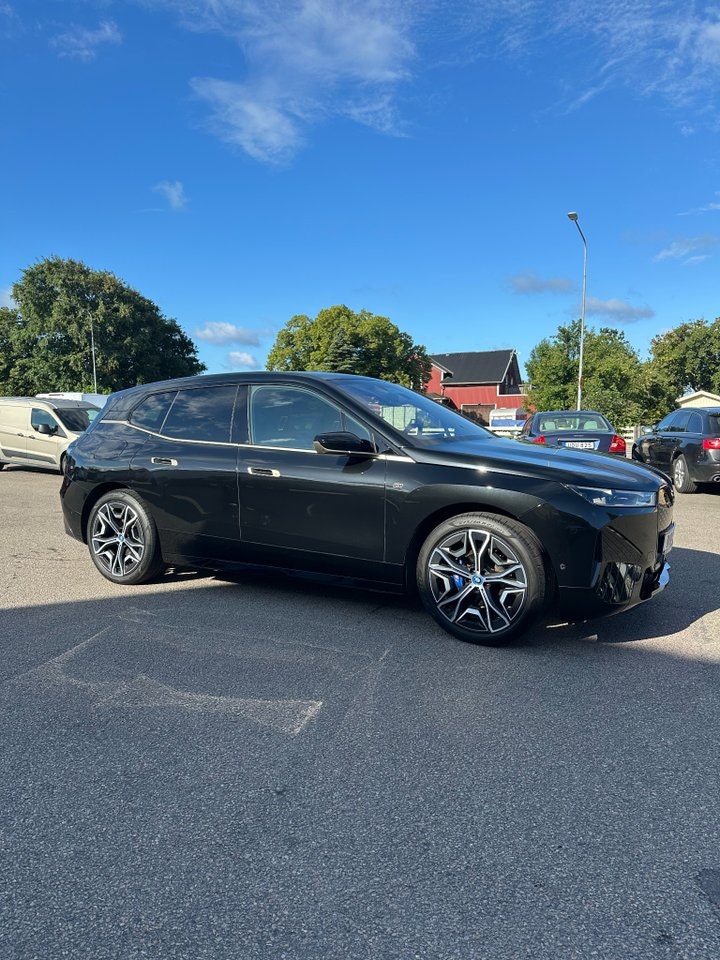 BMW iX M60, 540ps, 2023