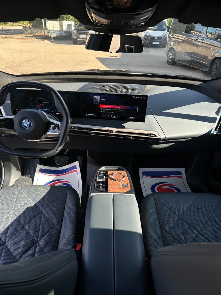 BMW iX M60, 540ps, 2023