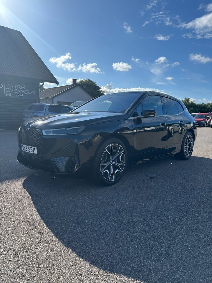 BMW iX M60, 540ps, 2023