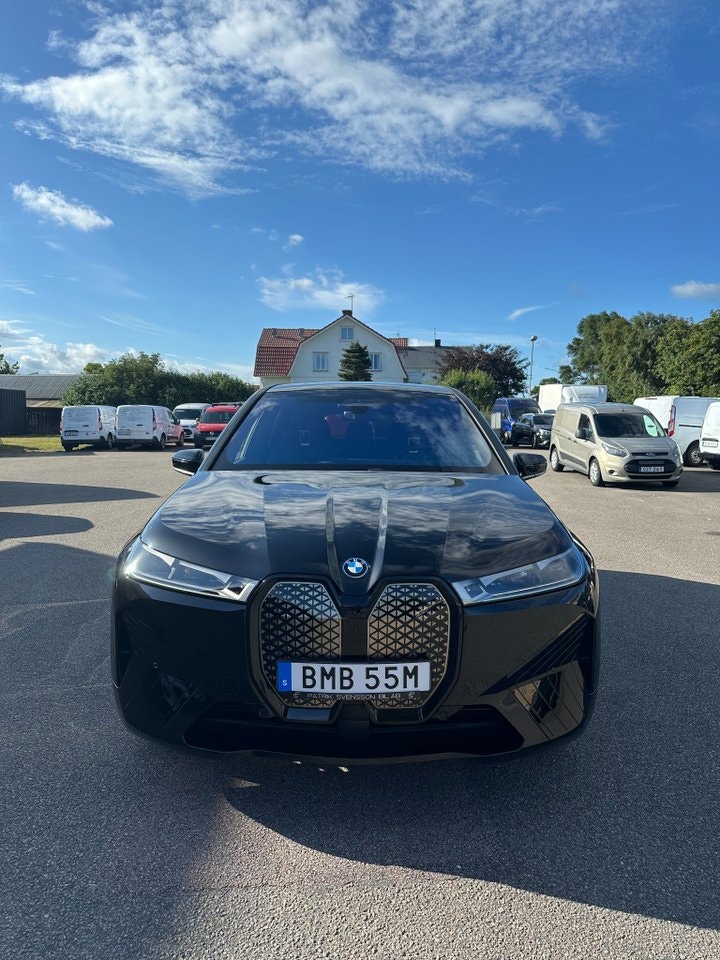 BMW iX M60, 540ps, 2023