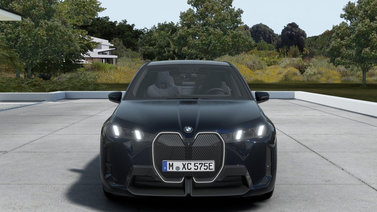BMW iX xDrive60, 544hp, 2025