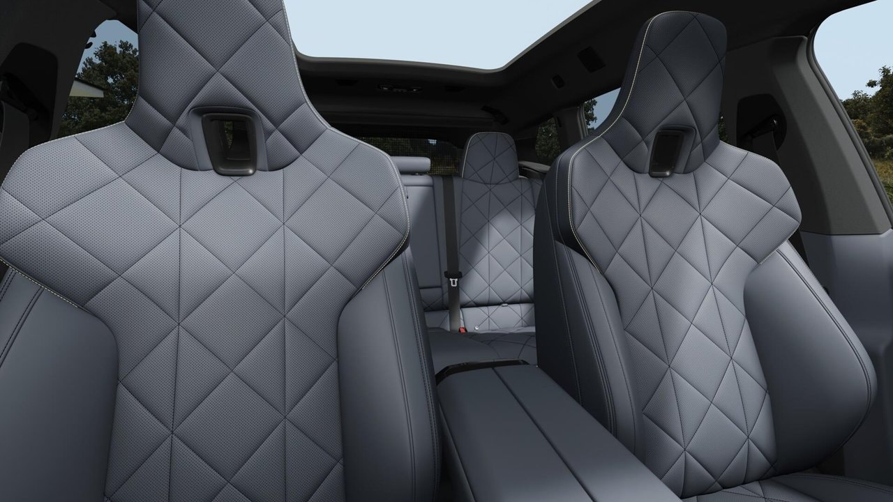 BMW iX xDrive60, 544hp, 2025