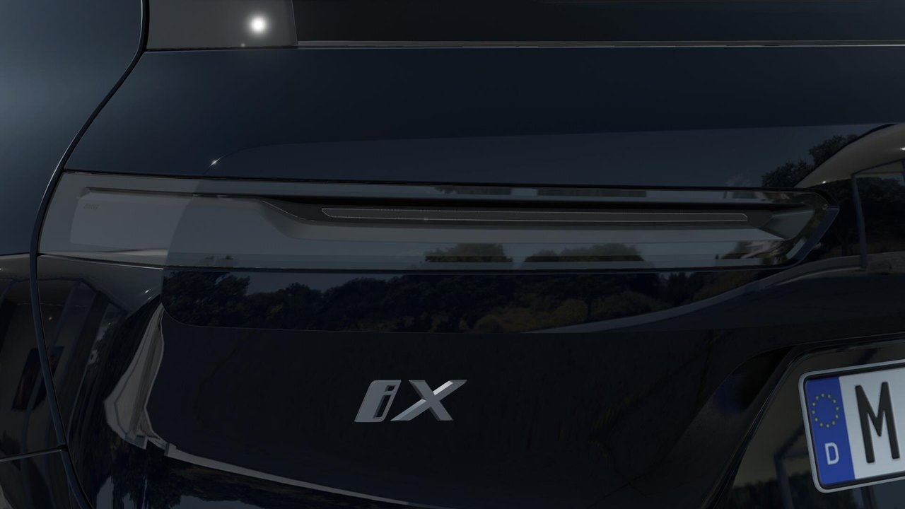 BMW iX xDrive60, 544hp, 2025
