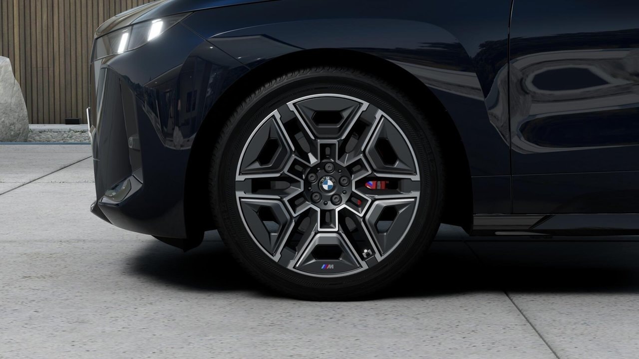 BMW iX xDrive60, 544hp, 2025
