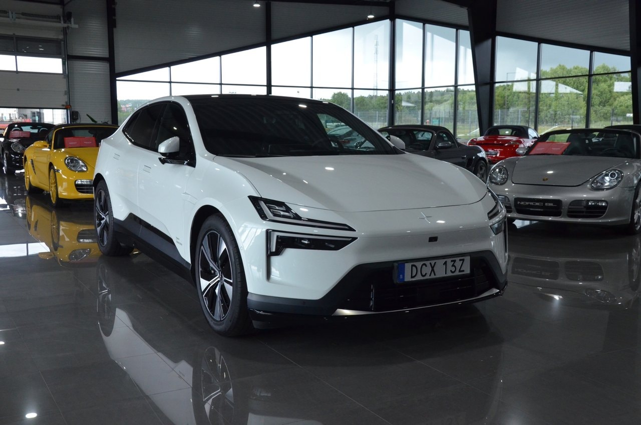 Polestar 4 272 л.с.