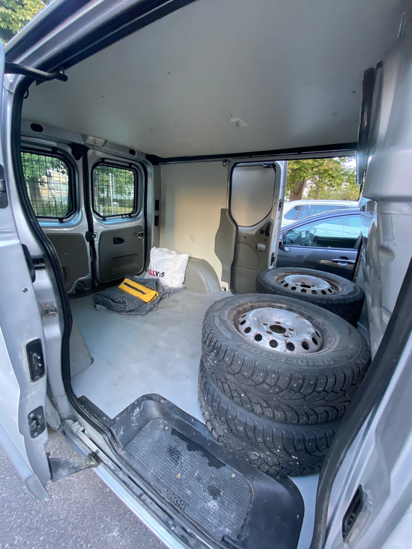 Opel Vivaro Panel Van 2.9t 2.0 CDTI Manual, 114hp, 2013