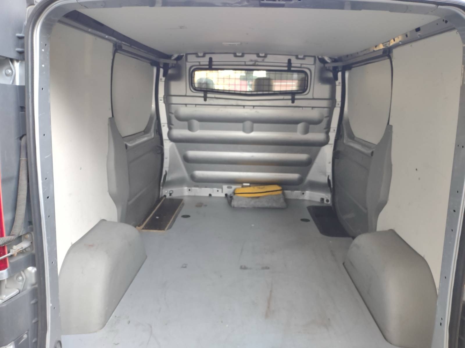 Opel Vivaro Panel Van 2.9t 2.0 CDTI Manual, 114hp, 2013