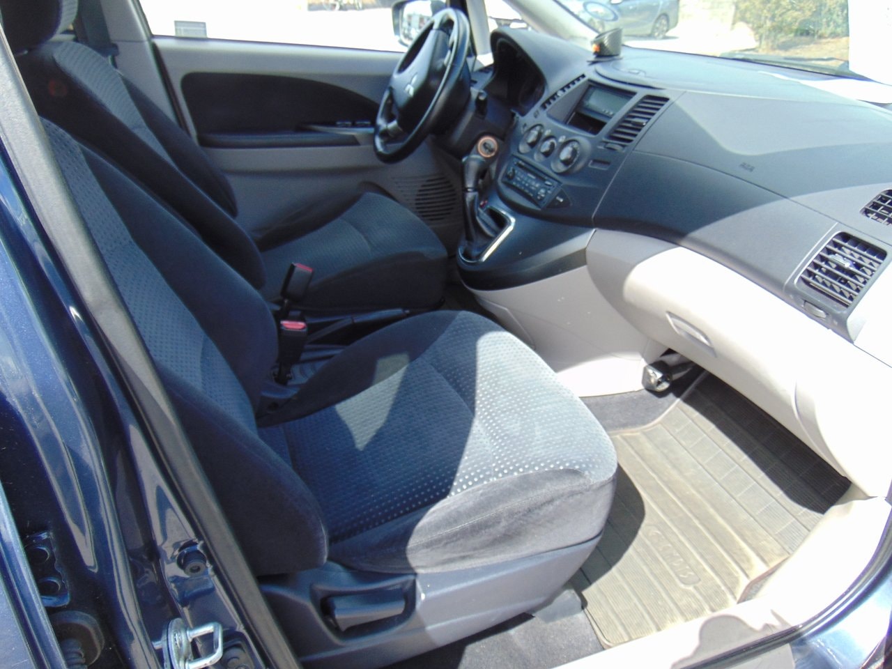 Mitsubishi Grandis 6-seater 2.4 MIVEC Manual, 165hp, 2006
