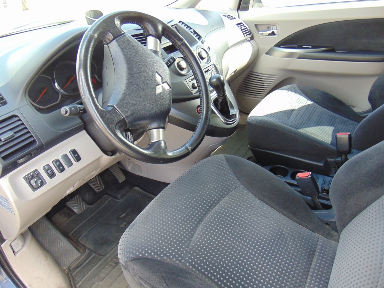 Mitsubishi Grandis 6-seater 2.4 MIVEC Manual, 165hp, 2006