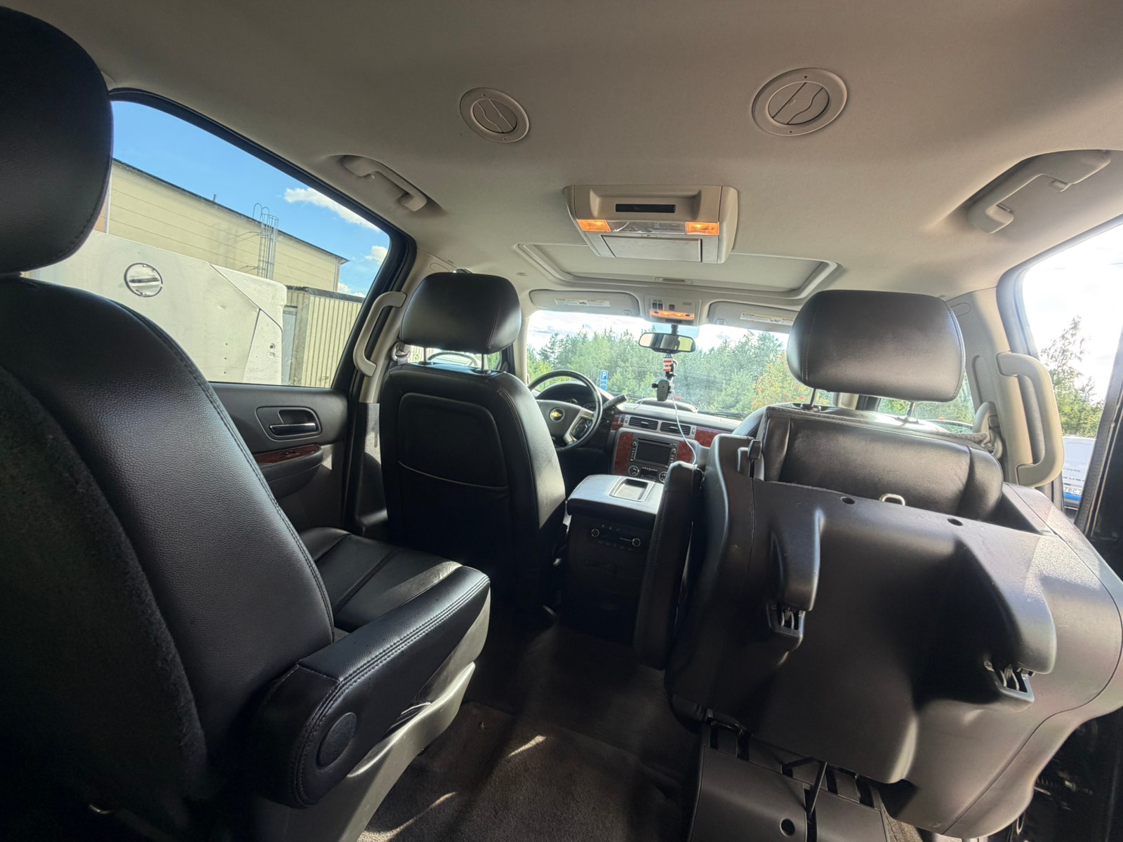 Chevrolet Suburban 1500 5.3 V8 E85 4WD Hydra-Matic, 330hp, 2011
