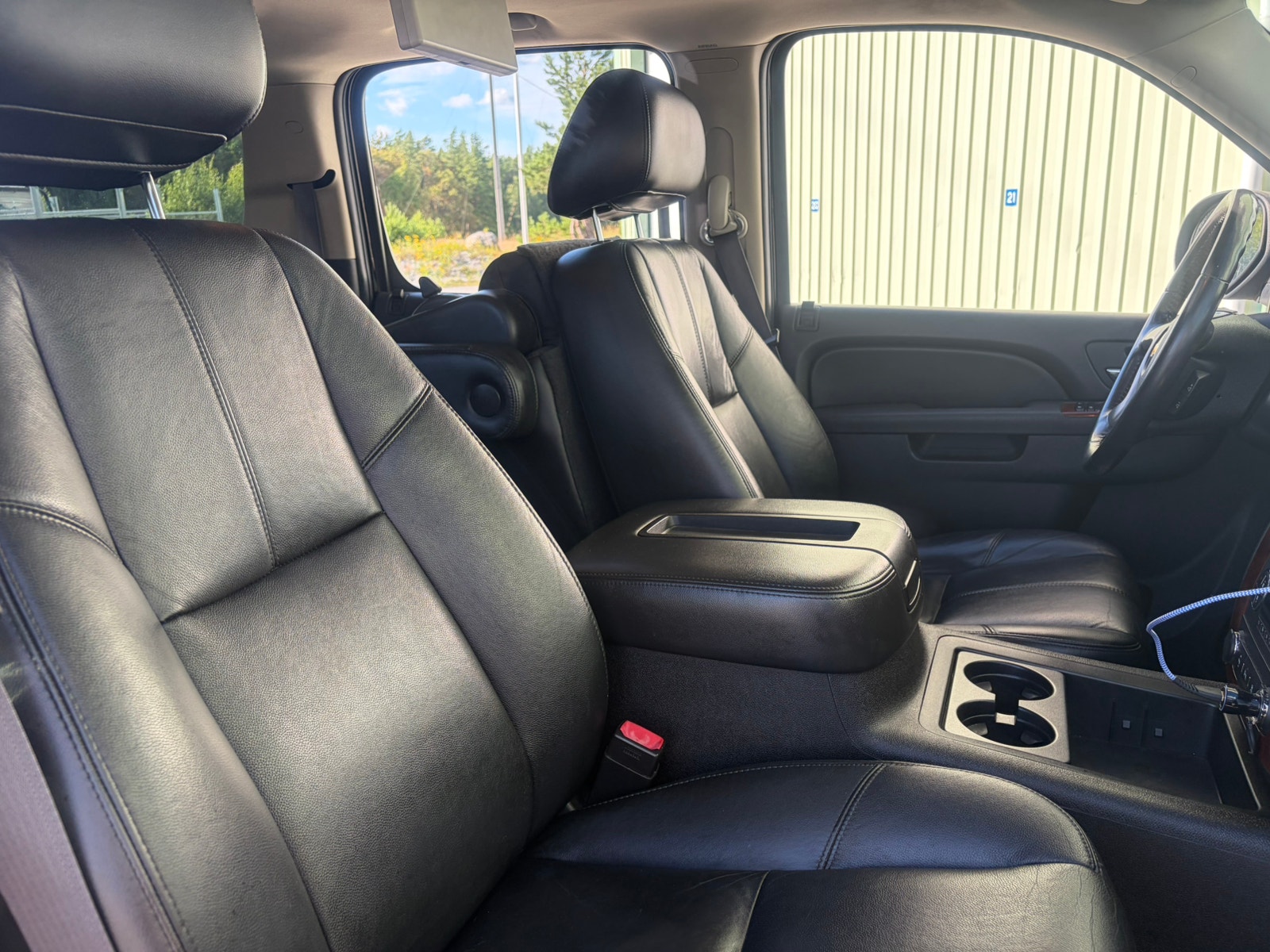 Chevrolet Suburban 1500 5.3 V8 E85 4WD Hydra-Matic, 330hp, 2011