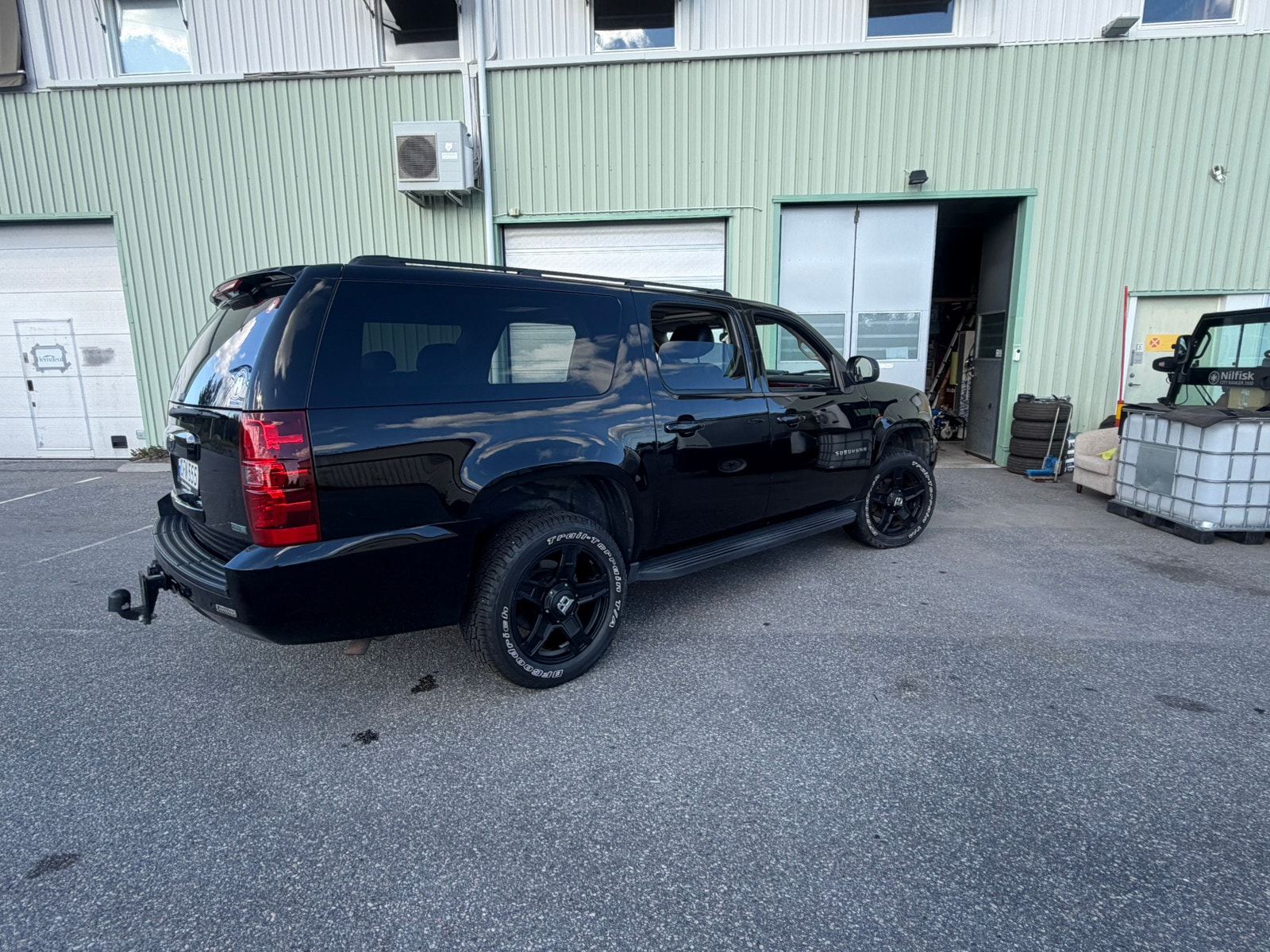 Chevrolet Suburban 1500 5.3 V8 E85 4WD Hydra-Matic, 330hp, 2011