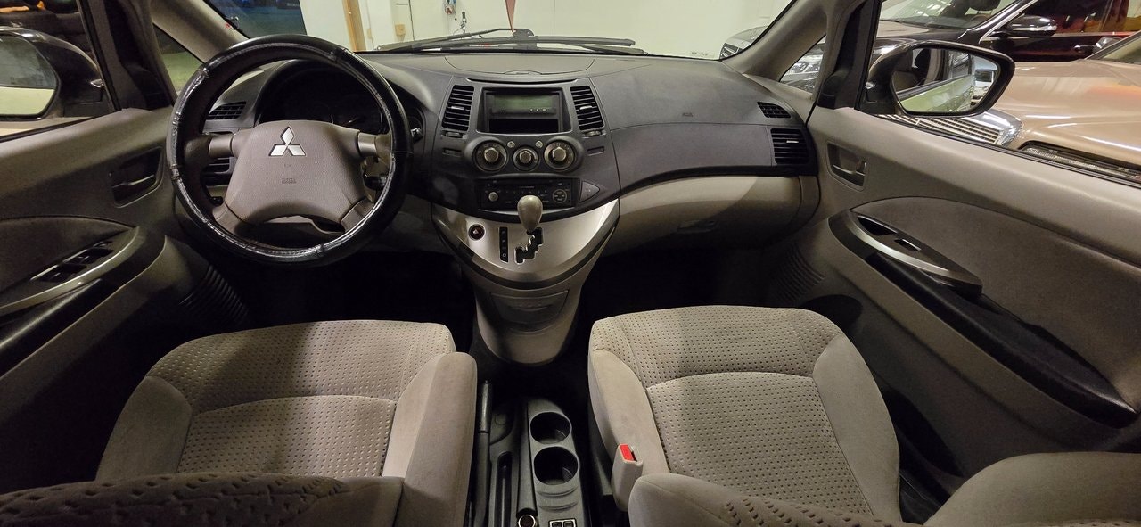 Mitsubishi Grandis 6-seater 2.4 MIVEC INVECS-II, 165hp, 2004