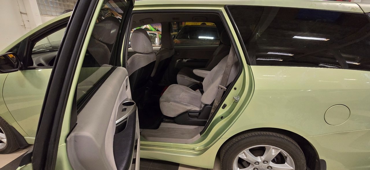 Mitsubishi Grandis 6-seater 2.4 MIVEC INVECS-II, 165hp, 2004