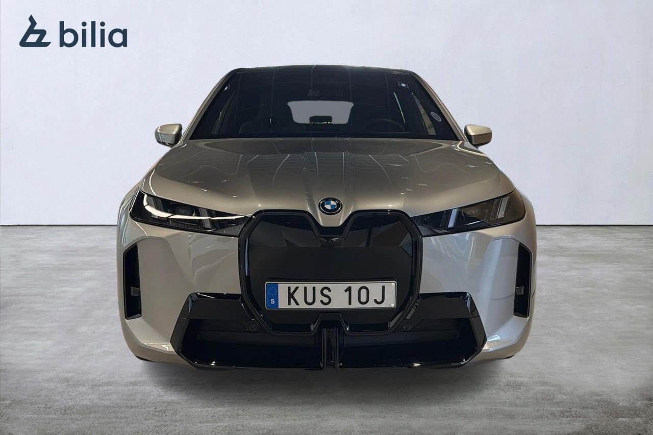 BMW iX xDrive60, 544hk, 2027