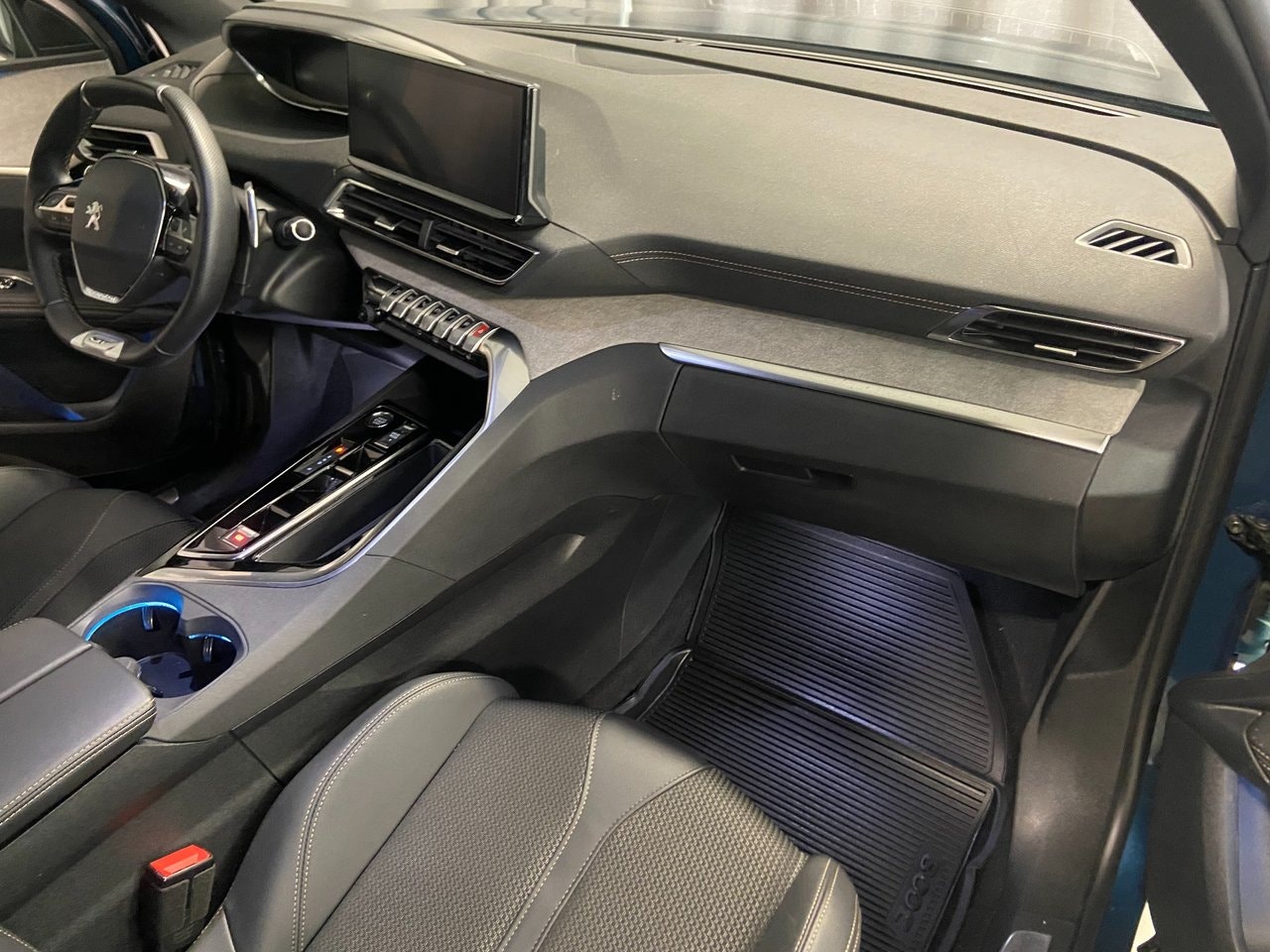 Peugeot 3008 1.2 PureTech 130 EAT, 131hp, 2023