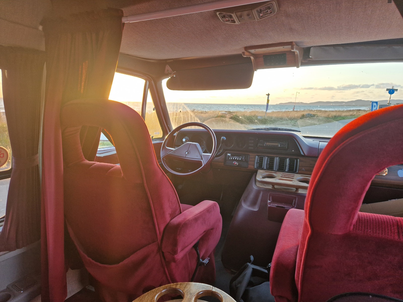 Dodge Ram B250 Conversion Van 5.2 V8 EFI TorqueFlite, 172hp, 1989