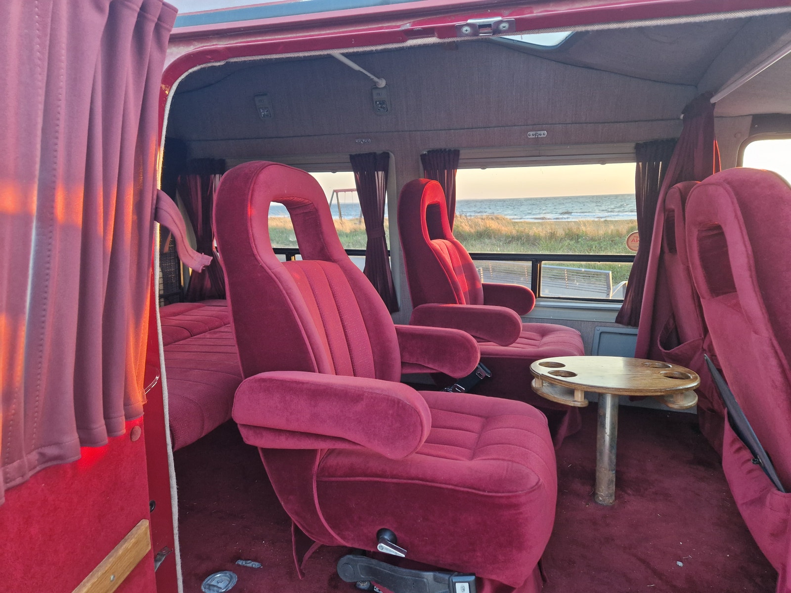 Dodge Ram B250 Conversion Van 5.2 V8 EFI TorqueFlite, 172hp, 1989