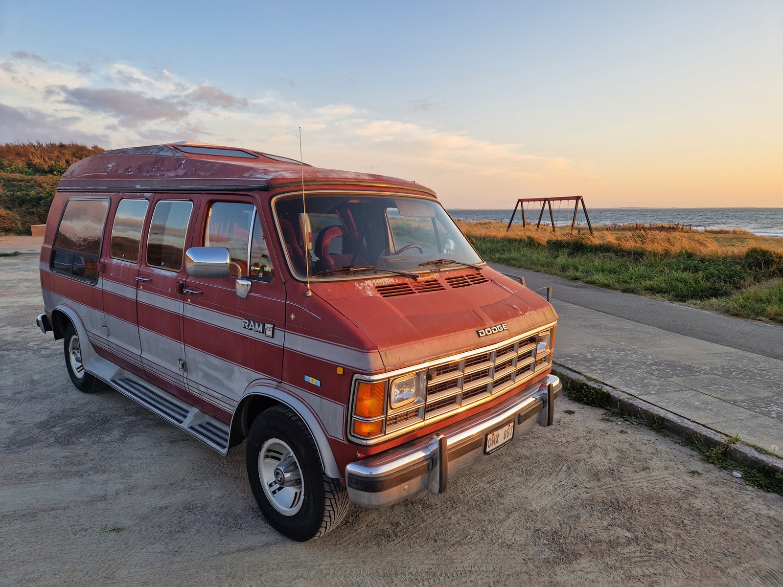 Dodge Ram B250 Conversion Van 5.2 V8 EFI TorqueFlite, 172hp, 1989
