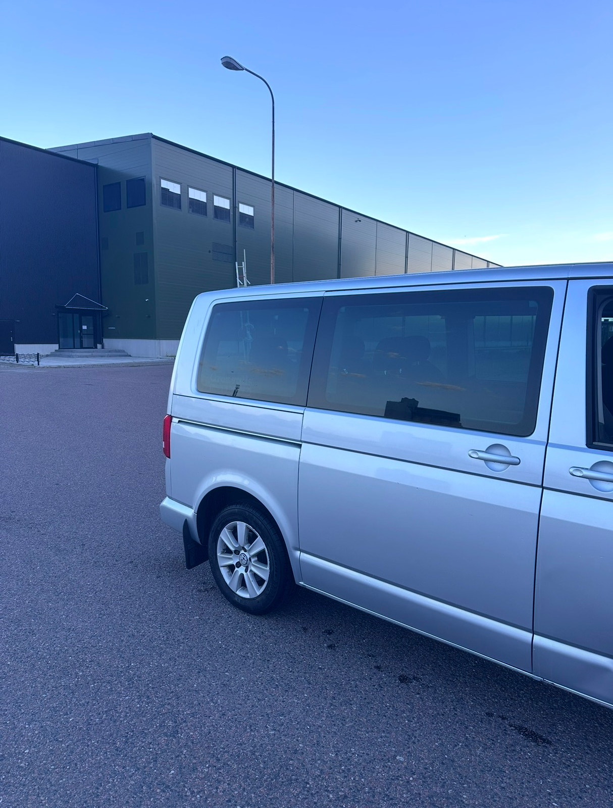 Volkswagen Multivan 2.0 TDI BMT DSG Sequential, 7-trins, 140ps, 2010