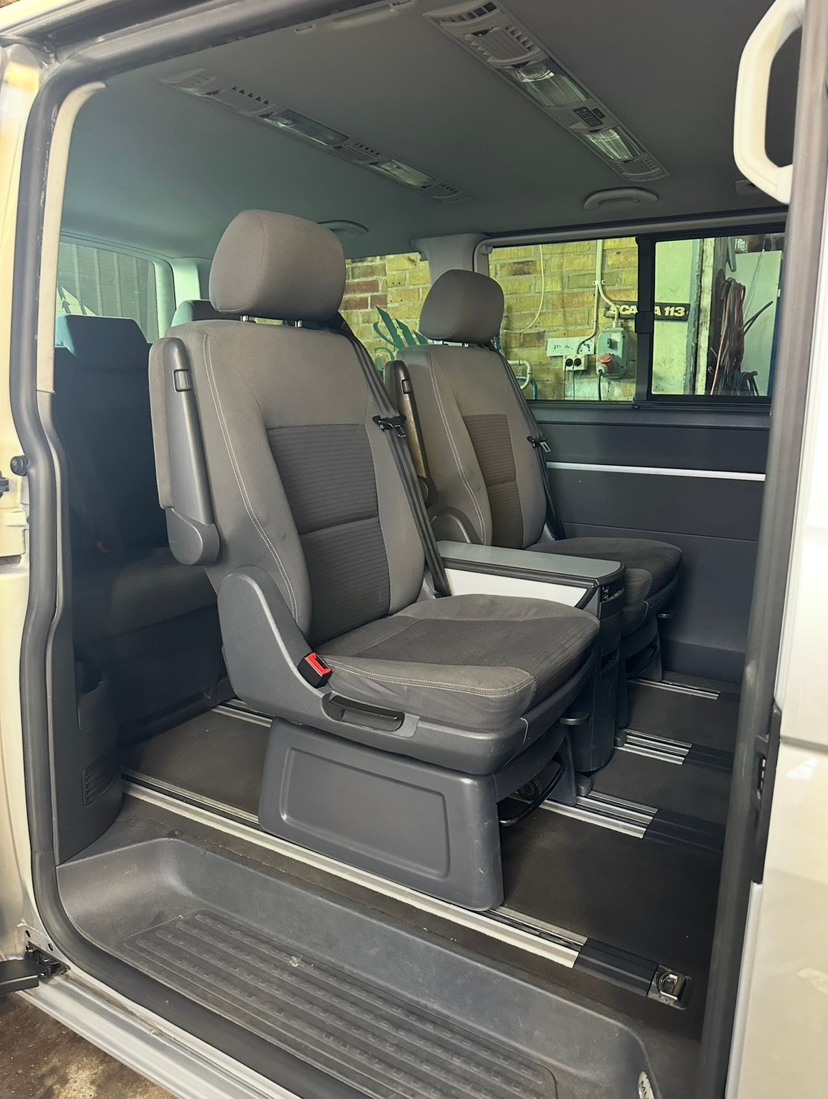 Volkswagen Multivan 2.0 TDI BMT DSG Sequential, 7-trins, 140ps, 2010