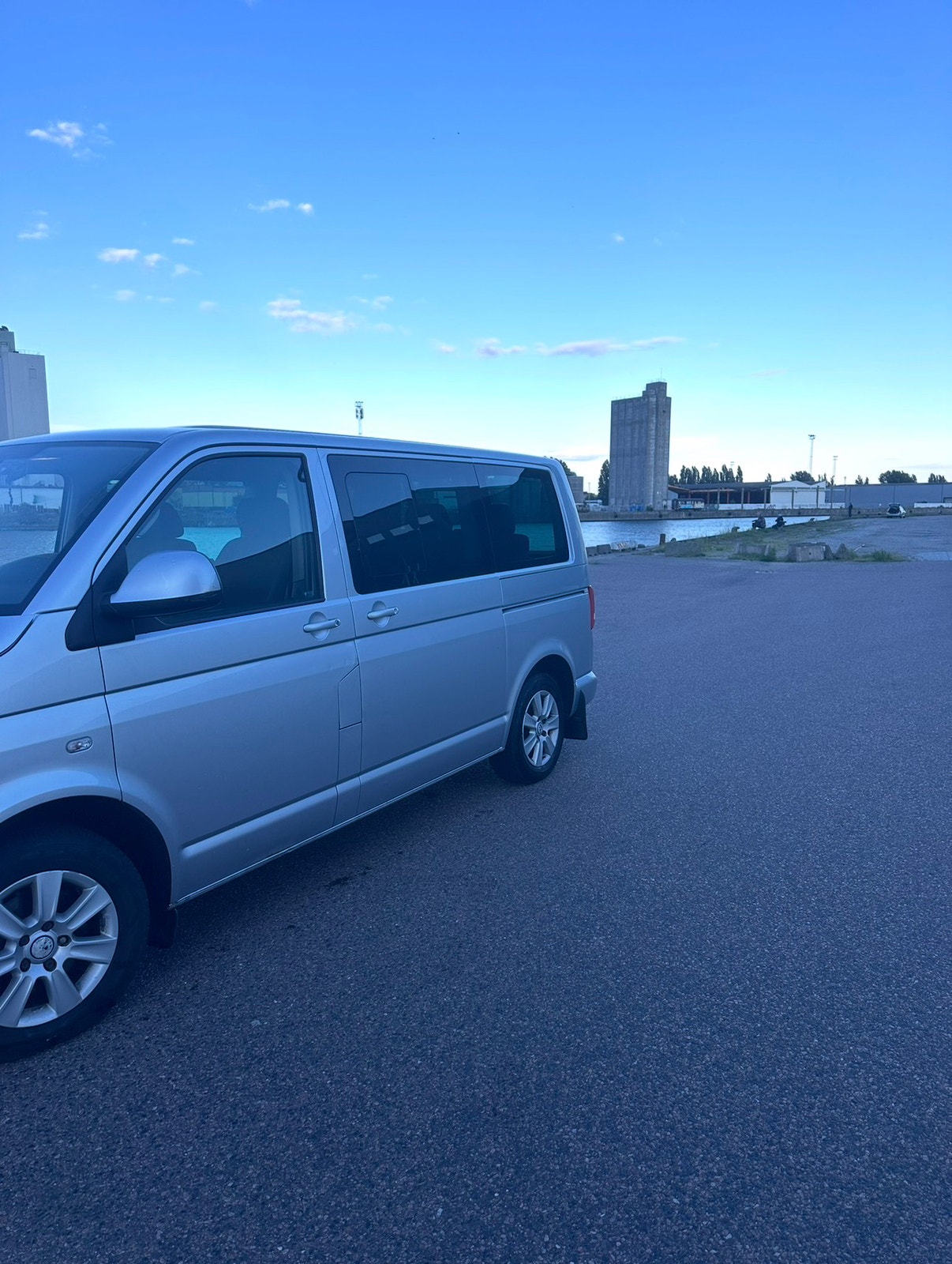 Volkswagen Multivan 2.0 TDI BMT DSG Sequential, 7-trins, 140ps, 2010