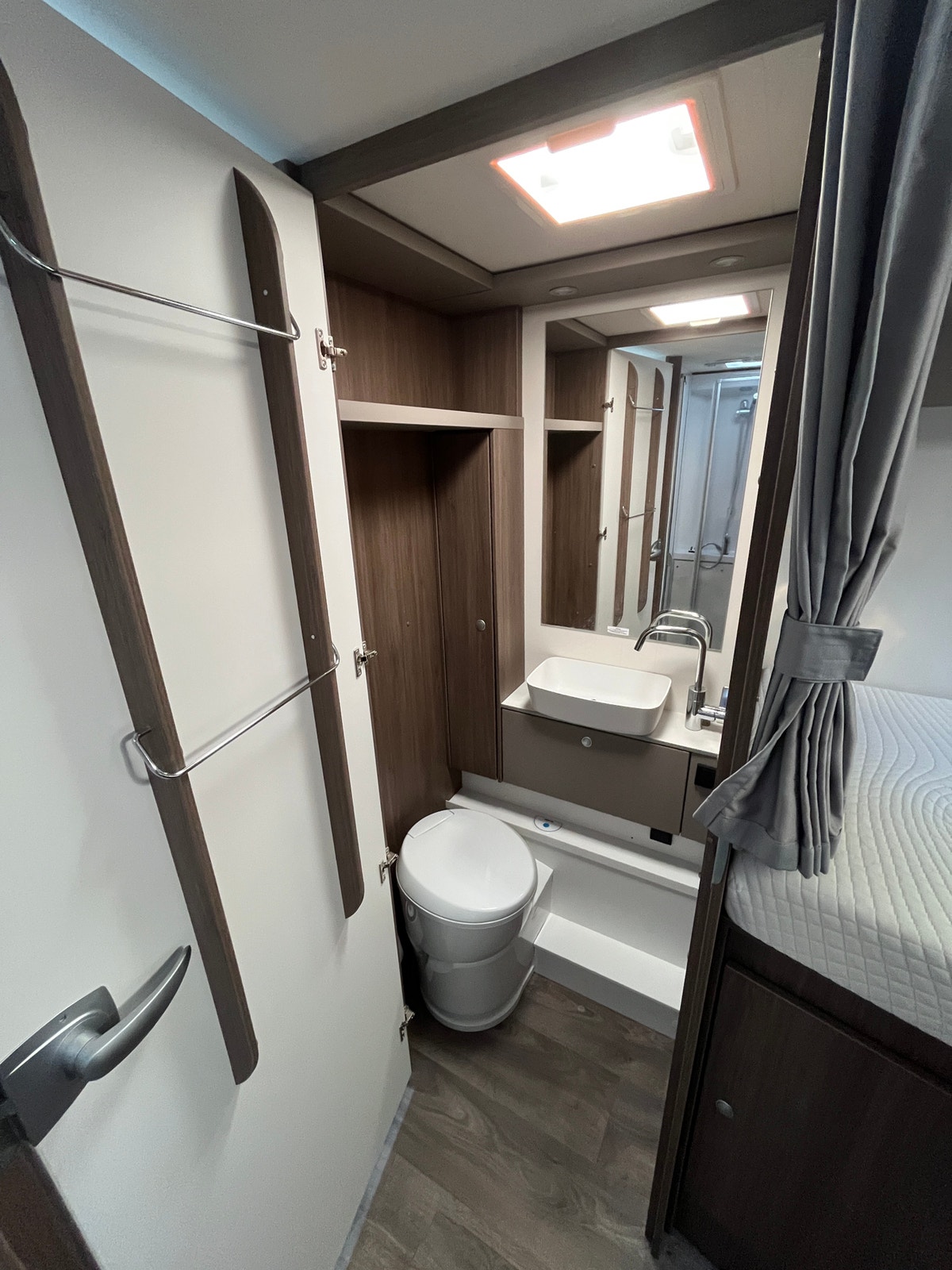 Fiat Ducato Conversion Karosseri Platform 2.2 Multijet 140 Automatisk, 8-trinn, 140hk, 2024