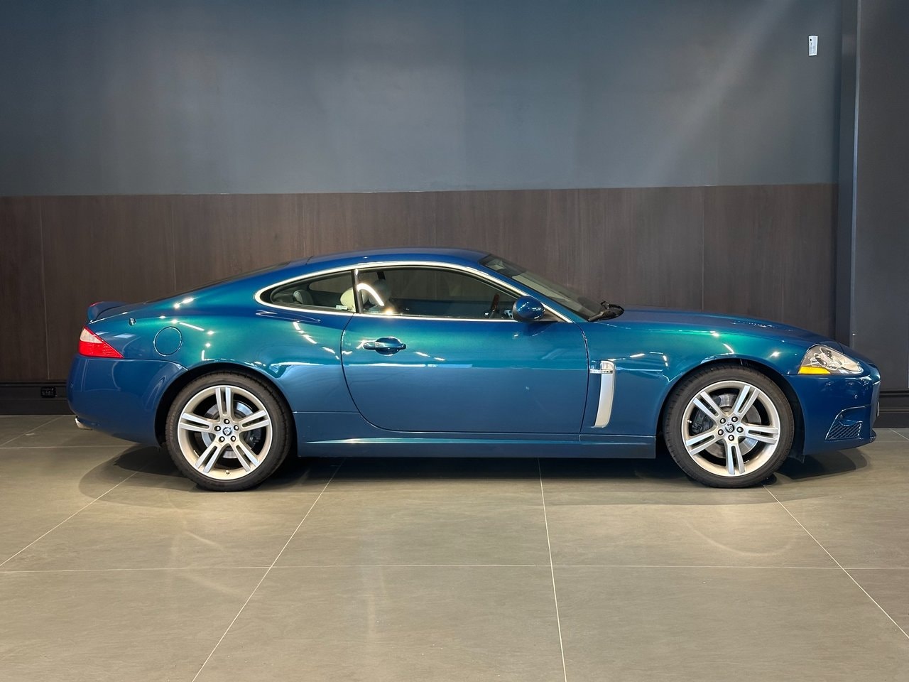 Jaguar XKR Automatic, 6-trins, 416ps, 2007