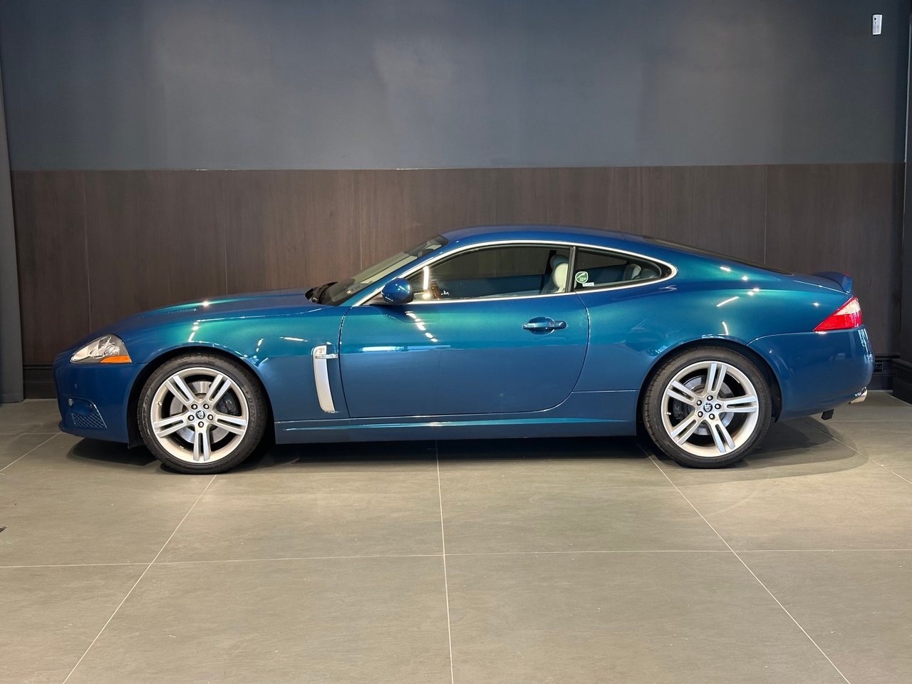 Jaguar XKR Automatic, 6-trins, 416ps, 2007