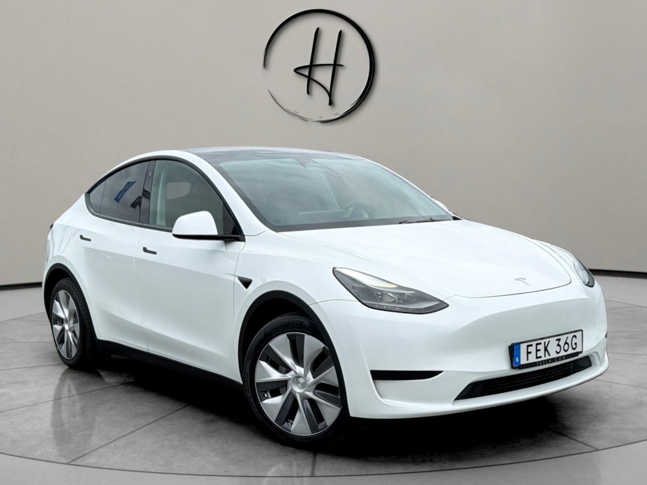 Tesla Model Y 299 hp
